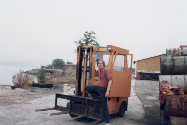John Michael Hudtwalcker som truckforer. Husbergøya, september 1981. Foto Arne Pedersen