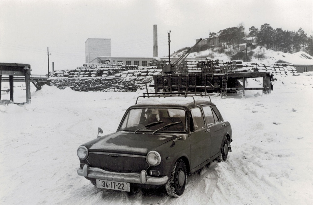 Bil med reg nr 34-17-22 foran Husbergøya